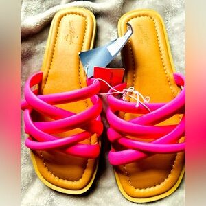 MEMORY FOAM SANDALS HOT PINK 🩷💕